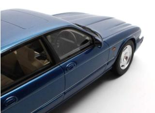 Jaguar XJR X300 (RHD) Antigua Blue Cult Scale Models 1:18 Resinemodell (Türen, Motorhaube... nicht zu öffnen!)